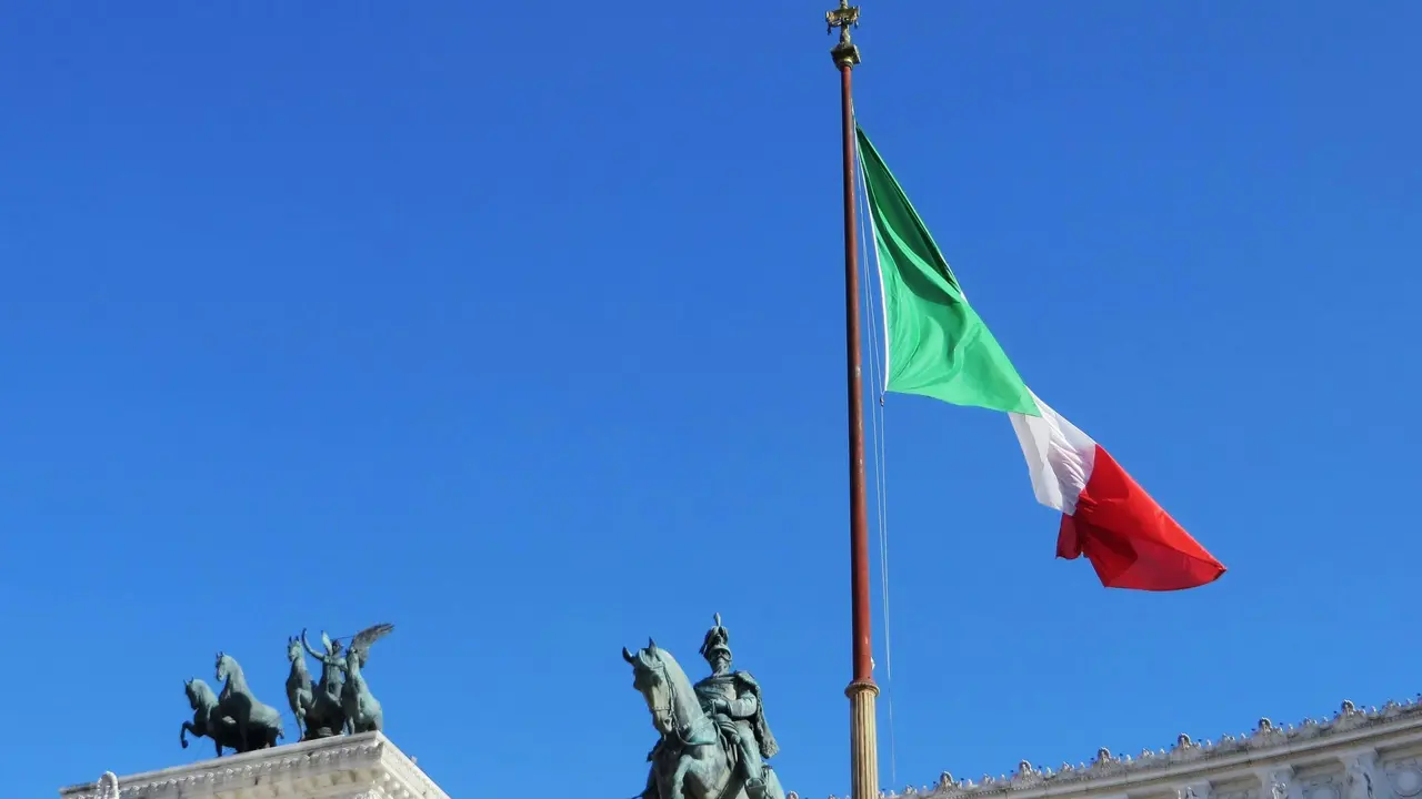 kapal-fregat-italia-antonio-marceglia-tiba-di-bali-siap-ikuti-latihan-militer-mnek